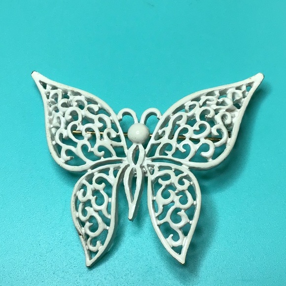 Trifari Filigree white Butterfly pin - Picture 1 of 3